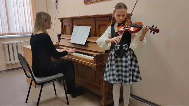 И. С. Бах Менуэт исполняет Комарова Дарья