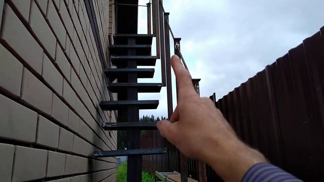 Металлическая лестница но монокосоуре. смотреть онлайн