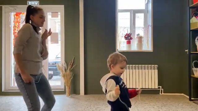 Танцы в салоне цветов смотреть онлайн