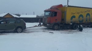 Дастер тащит фуру