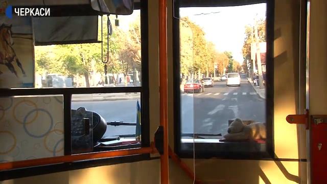 У Черкасах курсує шкільний тролейбус смотреть онлайн