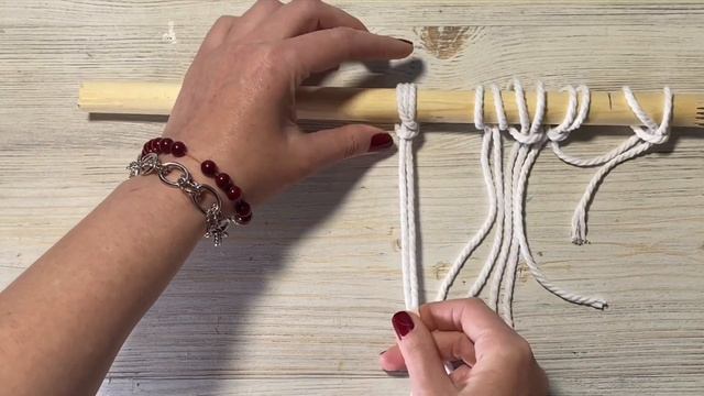 Макраме - как начать плести. Обычные крепежные узлы и несколько оригинальных способов навесить нити смотреть онлайн