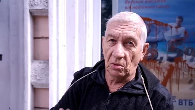 В Умані банк «ВТБ» залили фарбою та пікетували. смотреть онлайн