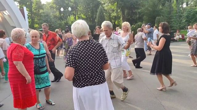По краю любви Танцы в парке Горького Харьков Август 2021 смотреть онлайн