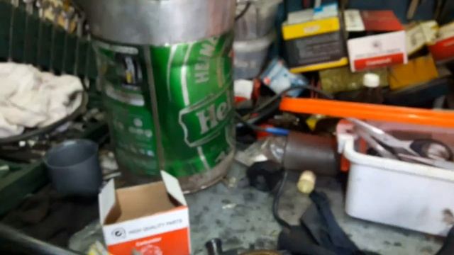 Фольцвагент Т4 2.5 АЕТ снятие бензонасоса. смотреть онлайн