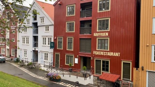 TRONDHEIM , NORWAY 4K CITY WALKING TOUR AROUND the city SEPTEMBER AUTUMN 2021 смотреть онлайн