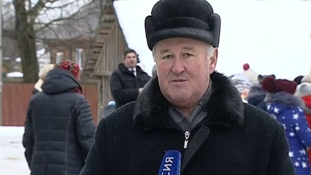 В рамках проекта «Решаем вместе» жители одного из домов в Пошехонье отремонтировали двор смотреть онлайн
