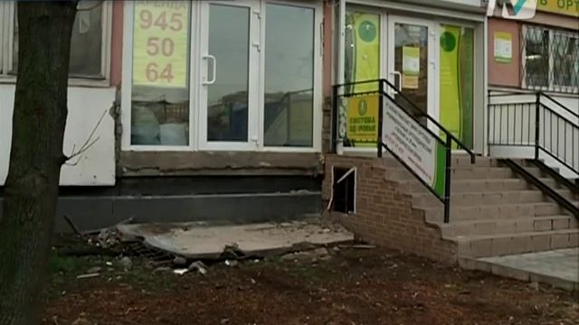 У дома, где незаконно спилили деревья, посадят новые кусты смотреть онлайн