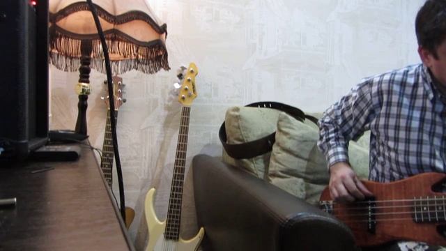 Самодельная бас-гитара из сосны. Буратино №2. смотреть онлайн