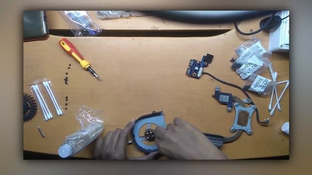 Samsung NP300E5X Disassembly,Cleaning and Assembly смотреть онлайн