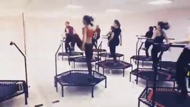 Джампинг фитнес Jumping Fitness