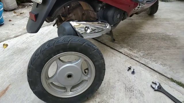 Cómo cambiar llanta trasera de scooter AN125 Suzuki смотреть онлайн