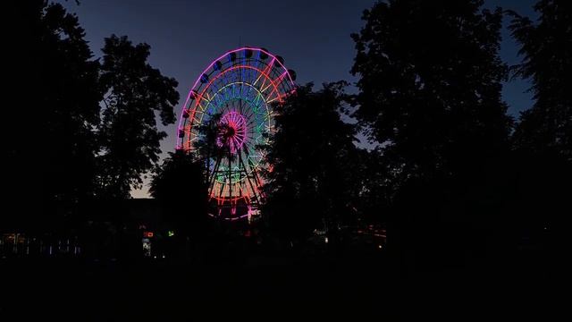 Колесо обозрения в парке Желибера. Гродно. Летний вечер. Беларусь. 2022 год смотреть онлайн