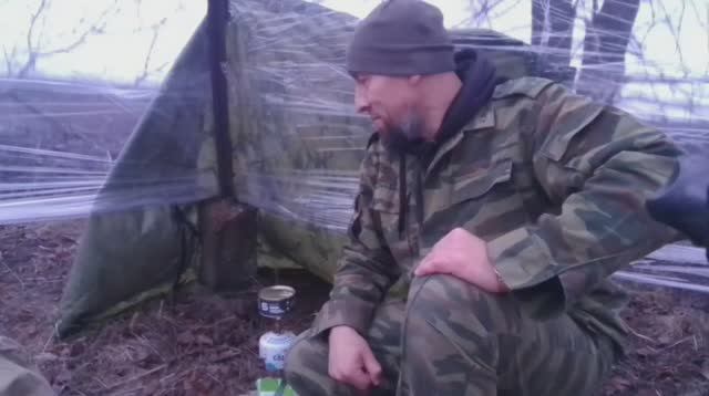 Шалаш в поле.