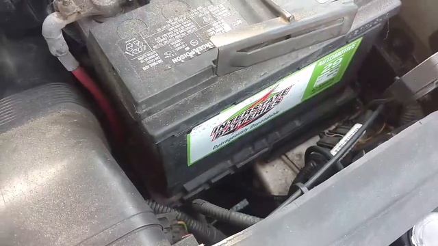 Tinkering on the Volvo C70, hood release, battery trey, etc. - HOWR смотреть онлайн