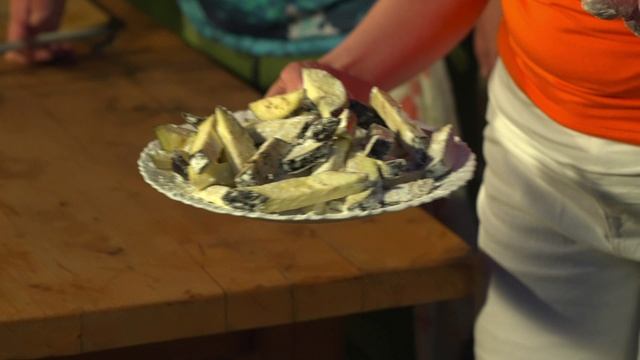 "И РЫБА И МЯСО" Марина Булгакова жарит баклажаны по Тайскому рецепту. смотреть онлайн