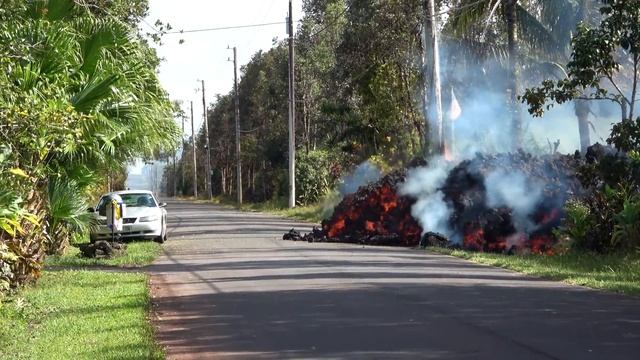 Lava Destroying Everything in Its Path || ViralHog смотреть онлайн