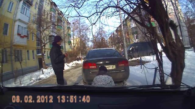 Писающая девушка :)))))))