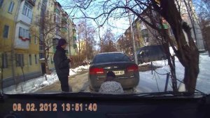 Писающая девушка :)))))))