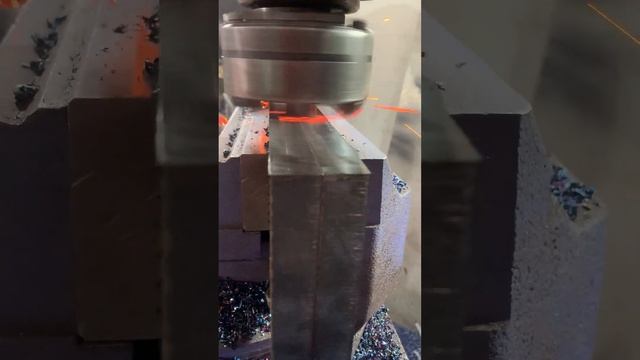 Фрезеровка стали HARDOX 600 скоростной фрезой с пластинами смотреть онлайн