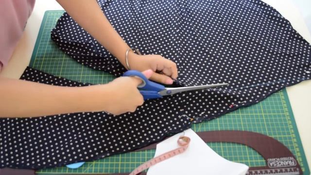 Como poner mangas a tus vestidos fácilmente | El Borde de mi Falda смотреть онлайн