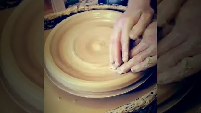 Как делаются плоские тарелки на гончарном круге смотреть онлайн