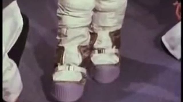 James Burke and the Apollo A7L spacesuit смотреть онлайн