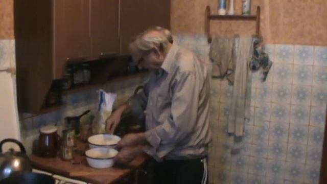 Оладьи со шпротами. Получилось около 20 шт. Съели за 15 минут. смотреть онлайн