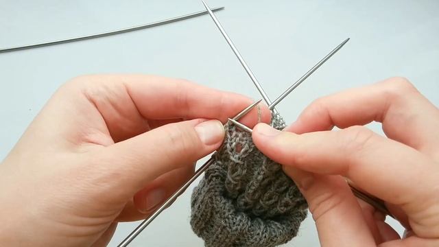 Вязаные носки спицами / Мастер-класс 1 часть/ Резинка, паголенок, пятка смотреть онлайн