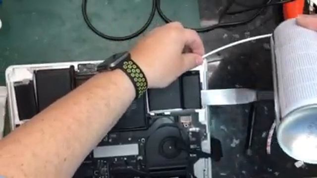 2015 MacBook Pro Battery removal(Quick Way) смотреть онлайн