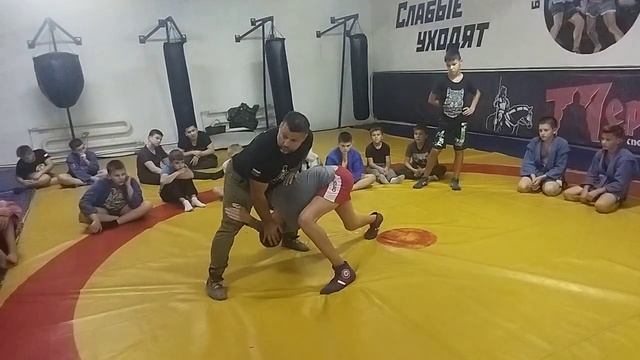 Зацеп проход в ноги сбив подробнее как правильно смотреть онлайн