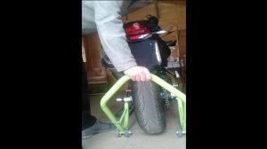 Как одному поставить мотоцикл на подкат и снять. Безопасно!!!