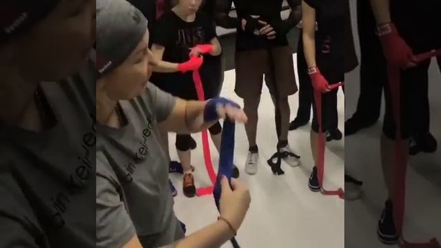 Как правильно бинтовать руку смотреть онлайн