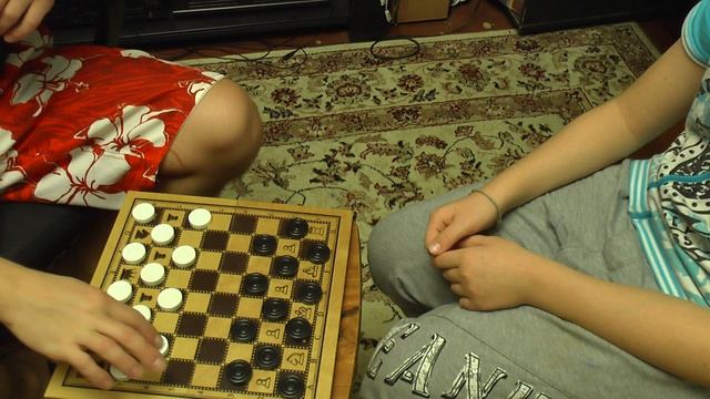 Играем в Шашки смотреть онлайн