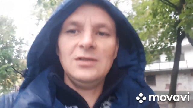 Асфальт кладут прямо в лужи. Ремонт дворов в Череповце. смотреть онлайн