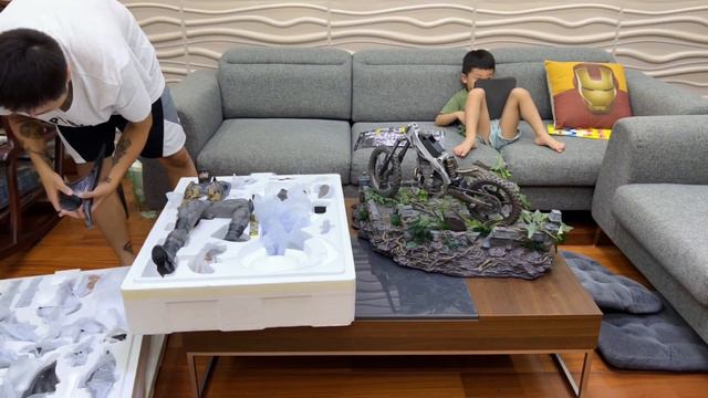 Batman Zero Year from Prime 1 Studios Unboxing and quick review смотреть онлайн