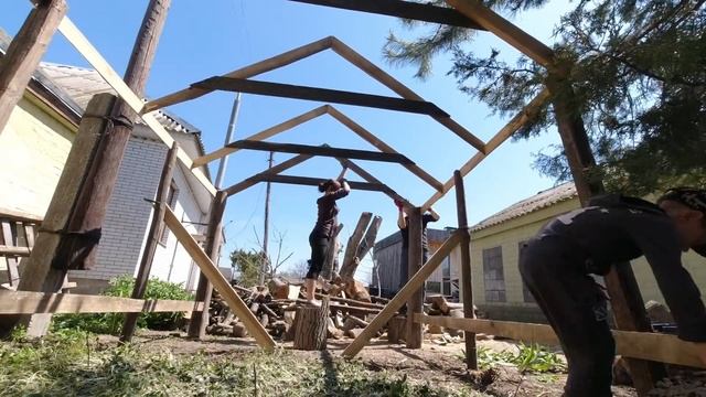 ⚫Построили На Удивление Отличный Дровник из Старых Бревен и Пары Досок смотреть онлайн