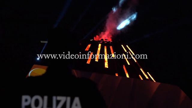 Universiade, tiro infuocato di Insigne e fischi a istituzioni nella notte della festa al San Paolo смотреть онлайн
