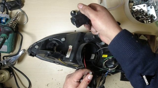 cambiar FARO DELANTERO y Motor REGULADOR Ford Focus MK2‼️✅ смотреть онлайн