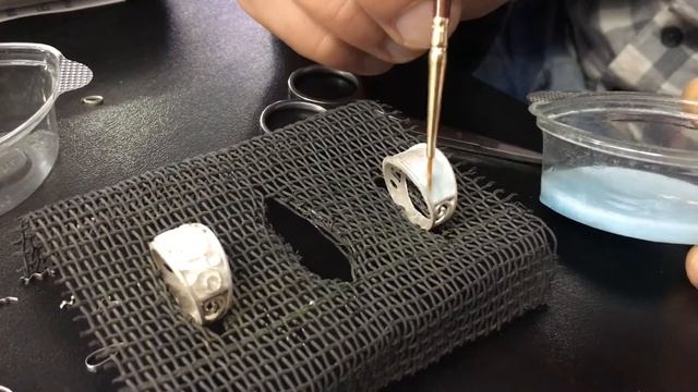 Перегородчатая эмаль: нанесение первого соря эмали на кольцо смотреть онлайн