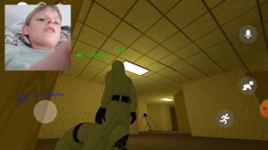 Играем в телефон Back Rooms