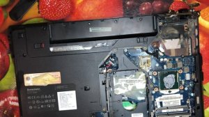 LENOVO G570. Разбор и замена нижней части. Чистка от пыли