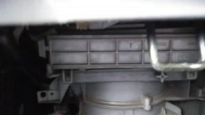 Замена салонного фильтра в Toyota Platz