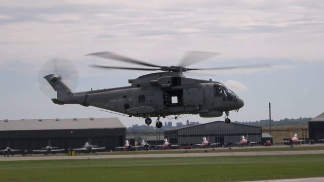 Merlin Helicopter Demonstration - Yeovilton Air Day 2017 смотреть онлайн