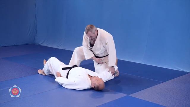(Кузурэ татэ шихо гатамэ) Kuzure tate shiho gatame - удержание верхом с захватом руки смотреть онлайн