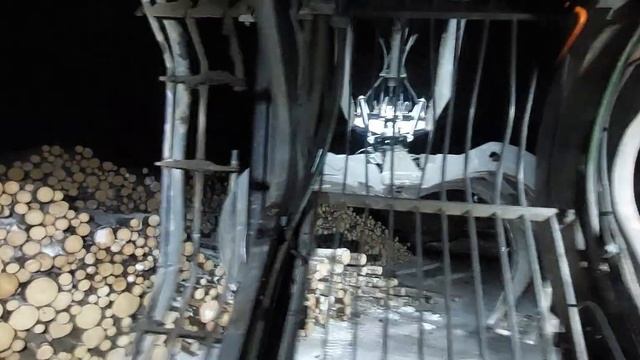 Lossar timmerbil med Volvo l 180 h hög lyftare смотреть онлайн