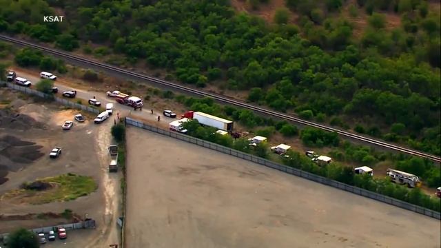 Gov. Abbott empowers state authorities to return migrants to border crossings смотреть онлайн