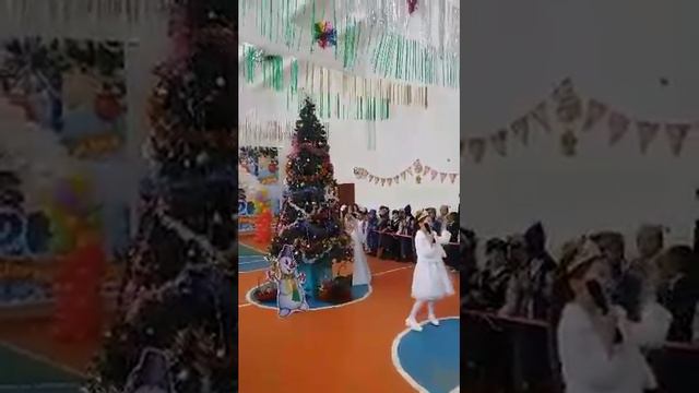 жаңа жылда өлең айтқан қыз смотреть онлайн