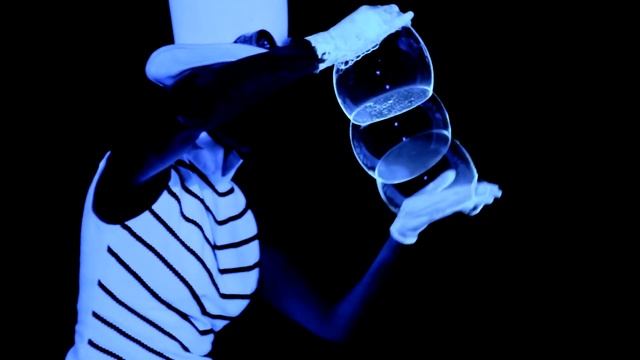 Неонове шоу мильних бульбашок | Ірина | Київ +38 067 911 62 83 смотреть онлайн