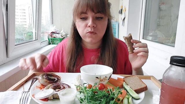 Мукбанг колбаски баварские, куриные с соусом #фудблогер #мукбанг #еда смотреть онлайн